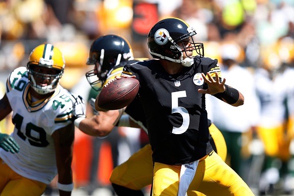 Bruce Gradkowski signed a one-year deal Monday to stay with the Steelers. -- GETTY